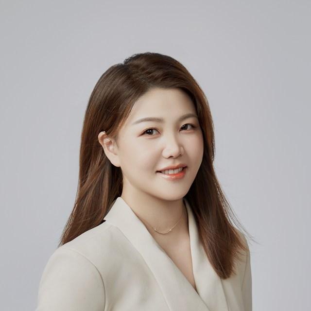 有人想离开，也有人排队等着进：空乘下跪事件背后的职业围城